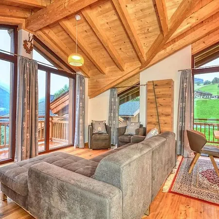 With Uniterrupted Views Of The Kitzsteinhorn Arena Appartement