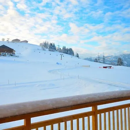 With Uniterrupted Views Of The Kitzsteinhorn Arena Apartmán *